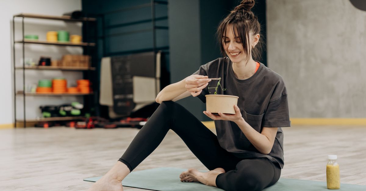 découvrez les aliments à éviter avant l'exercice pour optimiser vos performances et éviter les inconforts digestifs pendant votre séance de sport.