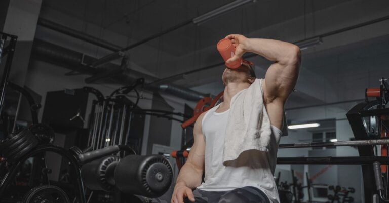 découvrez l'importance de la nutrition pré-entraînement pour maximiser votre énergie, endurance et performances lors de vos séances de sport.