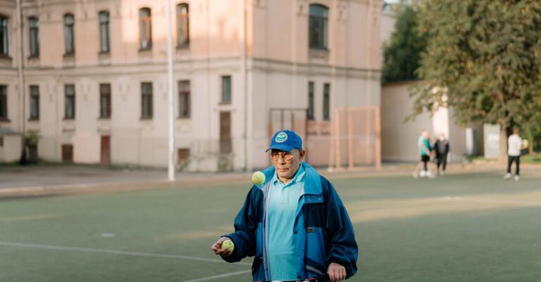 découvrez comment la nutrition sportive peut soutenir le bien-être et la performance tout en favorisant un vieillissement en santé.