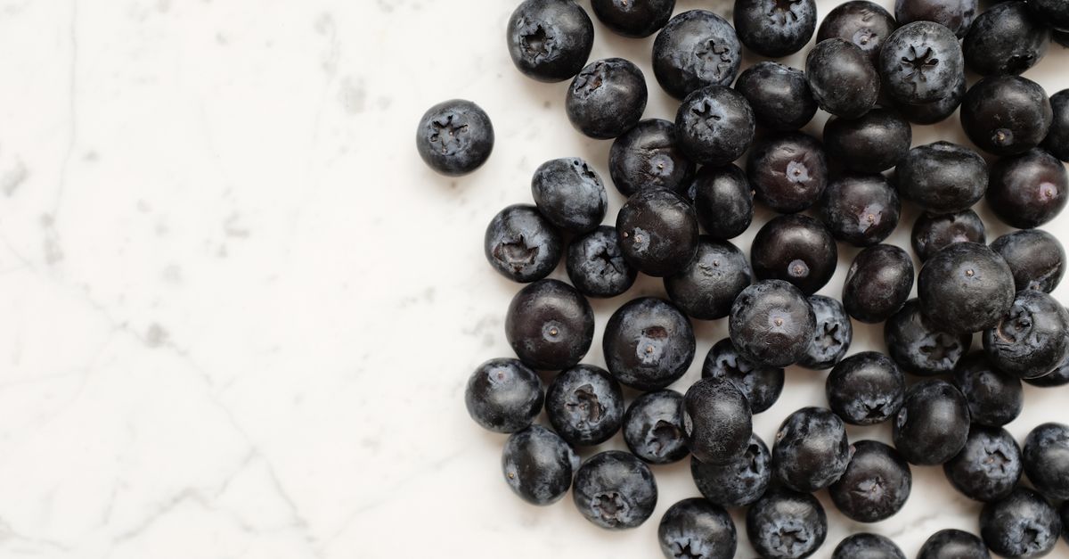découvrez les aliments antioxydants essentiels pour protéger votre corps, renforcer votre système immunitaire et combattre le vieillissement prématuré.