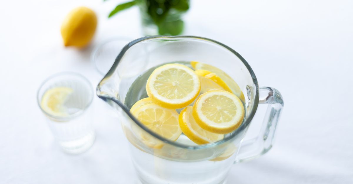 découvrez tout sur les électrolytes : leur rôle essentiel dans l'hydratation, l'équilibre hormonal et le bon fonctionnement musculaire pour une santé optimale.