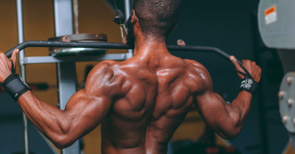 découvrez des stratégies nutritionnelles efficaces pour favoriser la prise de masse musculaire maigre tout en optimisant votre alimentation et vos performances.