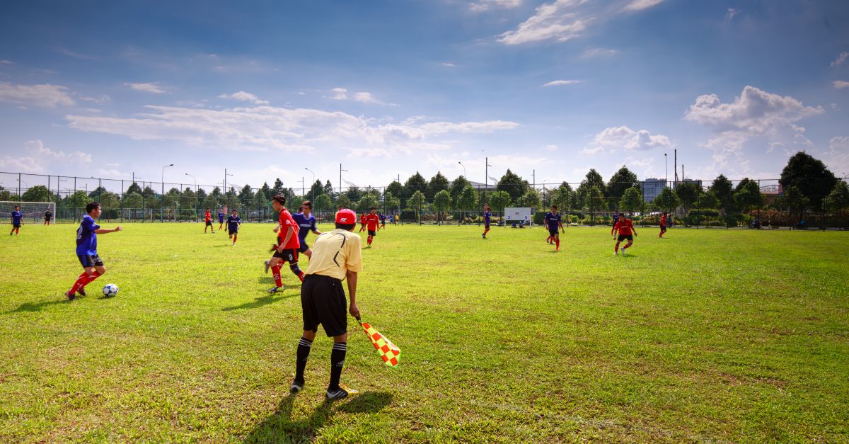 découvrez nos conseils et produits spécialisés en nutrition pour les sports d'équipe, optimisez la performance et la récupération de vos athlètes.