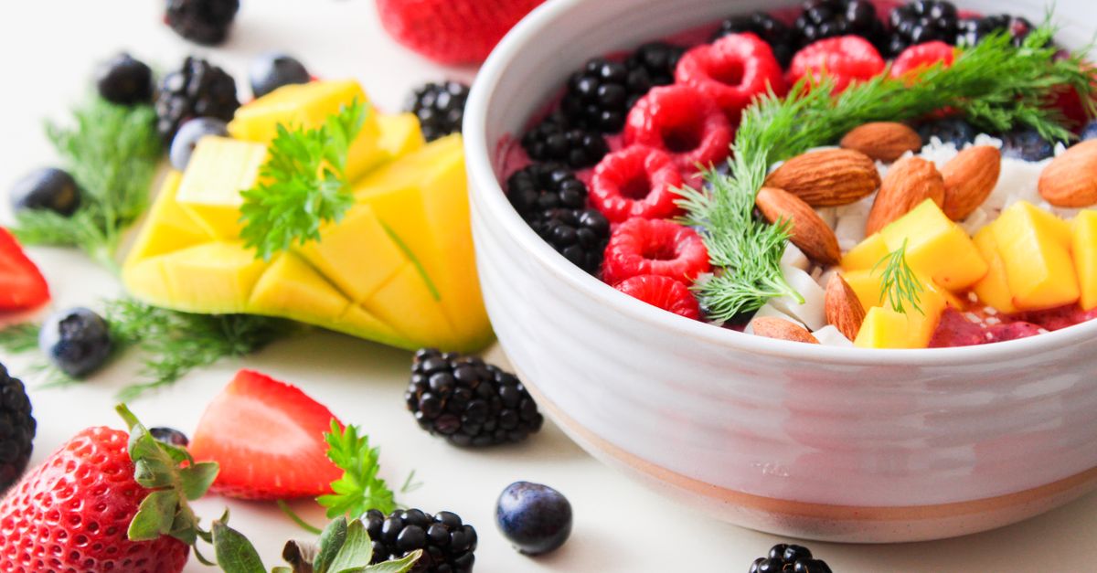 découvrez comment optimiser votre apport en vitamines grâce à une alimentation variée et équilibrée, riche en fruits, légumes et aliments nutritifs.