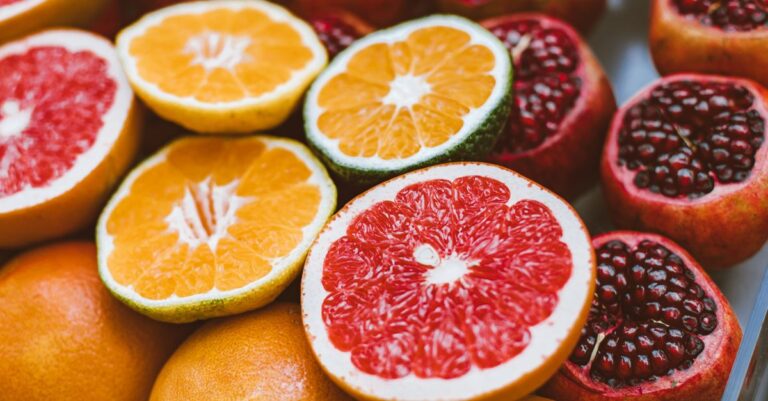 découvrez comment optimiser votre apport en vitamines grâce à une alimentation variée et équilibrée, riche en fruits, légumes et aliments nutritifs.