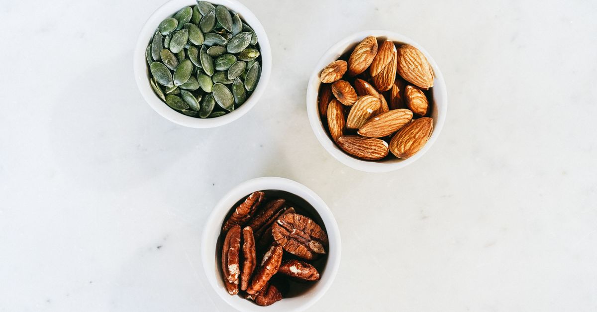 découvrez les bienfaits des graines et des noix dans la nutrition sportive pour améliorer l'endurance, la récupération et la performance physique.