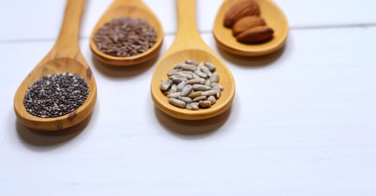 découvrez les bienfaits des graines et des noix dans la nutrition sportive pour améliorer l'énergie, la récupération musculaire et la performance.